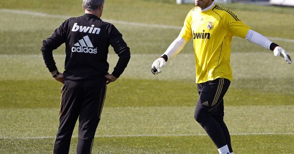 Foto: José Mourinho e Iker Casillas en su etapa en el Real Madrid. (EFE)