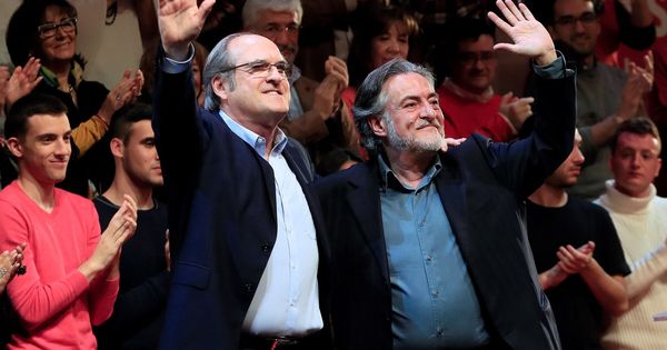 Foto: Ángel Gabilondo y Pepu Hernández, candidatos del PSOE a la Comunidad y al Ayuntamiento de Madrid, el pasado 16 de marzo en el Teatro Goya de la capital. (EFE)