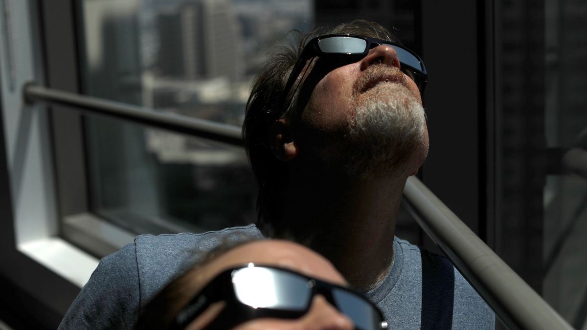 Eclipse solar del 21 de agosto: cómo y dónde verlo con seguridad sin dañar la vista