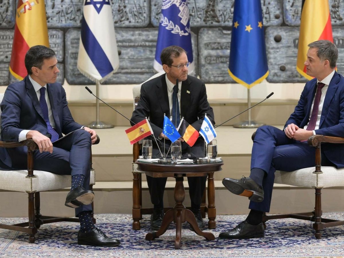Foto: El presidente israelí, Isaac Herzog, se reúne con el presidente español, Pedro Sánchez, y el primer ministro belga, Alexander de Croo, en la residencia del presidente de Israel en Jerusalén.