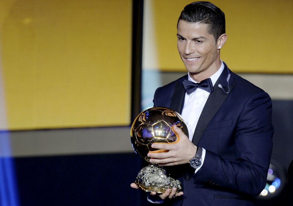 Foto: El futbolista recibiendo el Balón de Oro 2014 (Gtres)