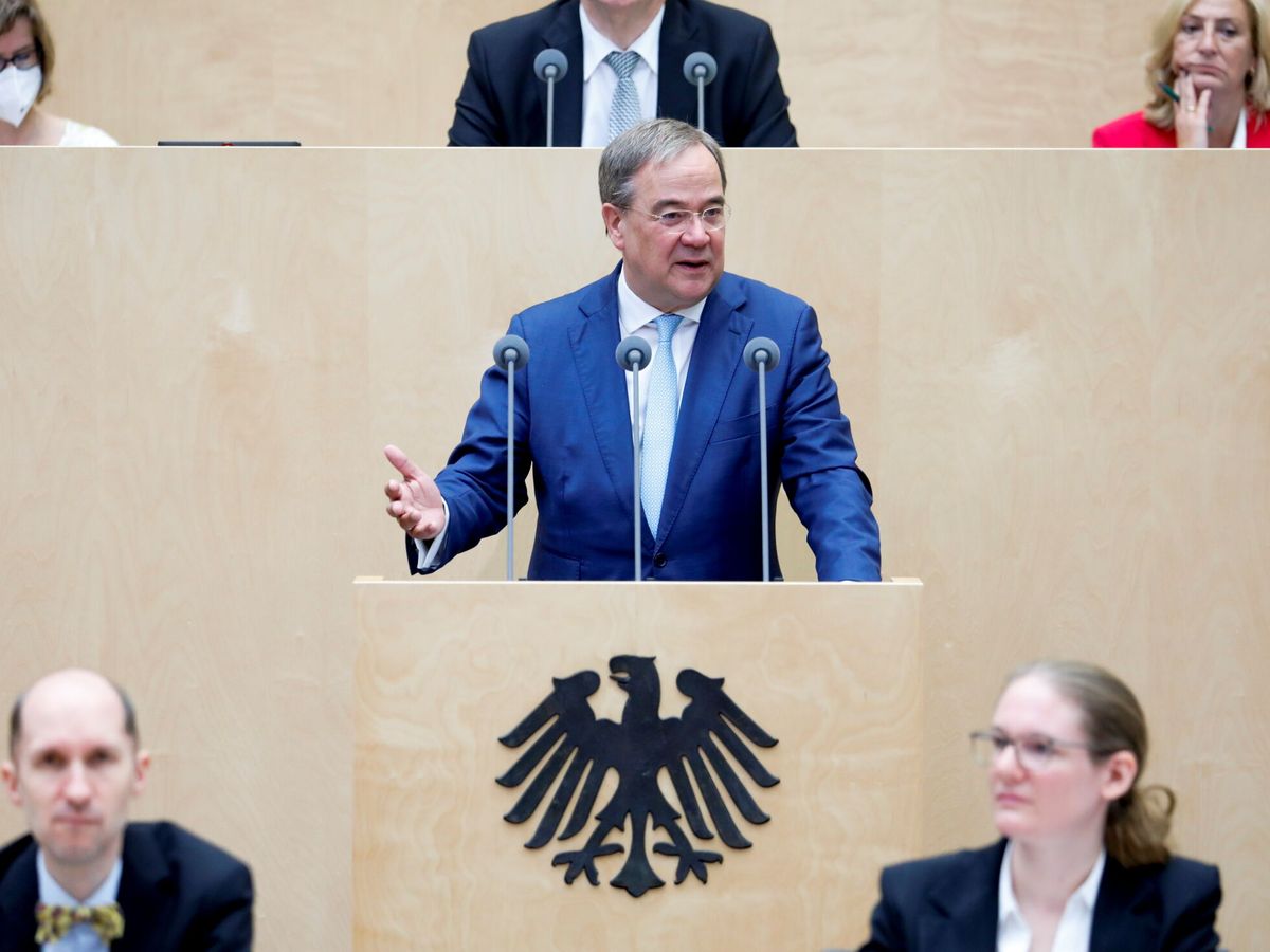 Foto: El líder de la CDU, Armin Laschet, habla en la cámara alta del Parlamento alemán. (Reuters)