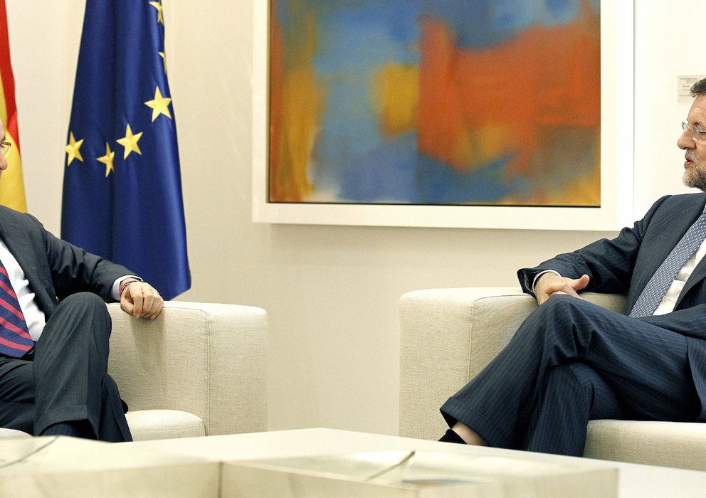 Foto: El presidente del Gobierno, Mariano Rajoy (d), conversa con portavoz de CiU en el Congreso, Josep Antoni Duran Lleida. (EFE)
