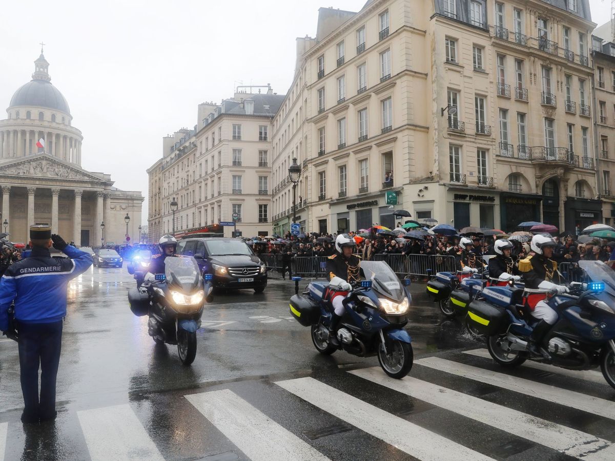Foto: Imagen de archivo de agentes de la policía francesa. (EFE/Etienne Laurent Pool)