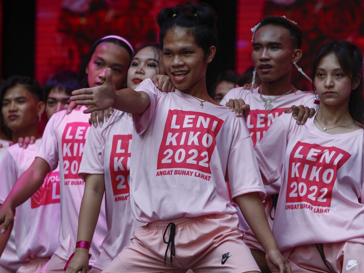 Foto: Simpatizantes de la vicepresidenta filipina Leni Robredo durante un acto electoral. (EFE/EPA/Rolex Dela Pena) 