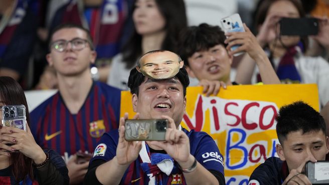 Foto de El Barça gana en la despedida nipona de Iniesta