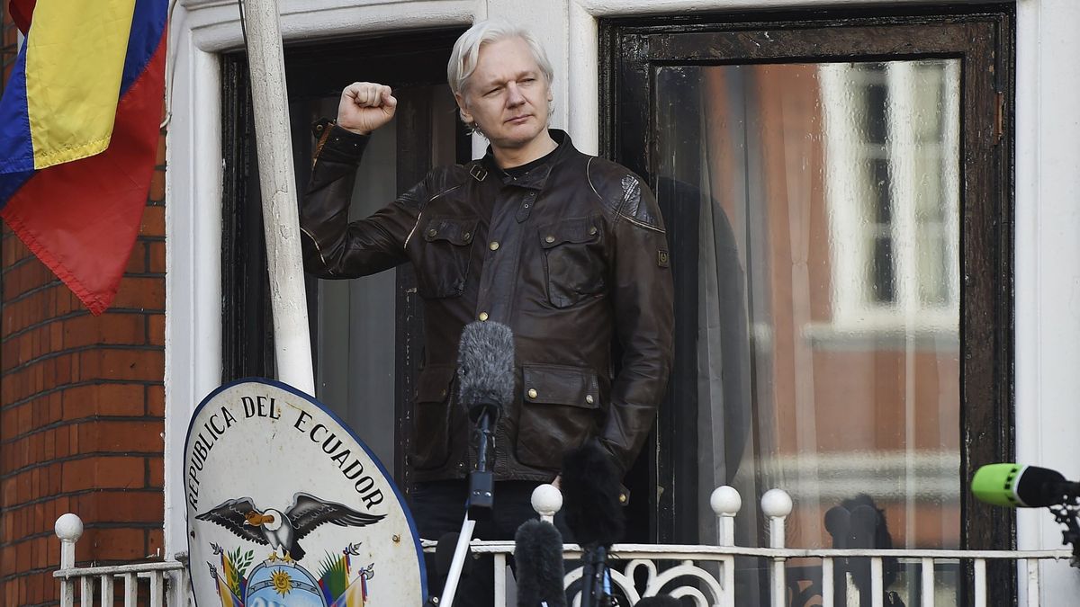 Desaparece de Twitter durante unas horas la cuenta de Julian Assange