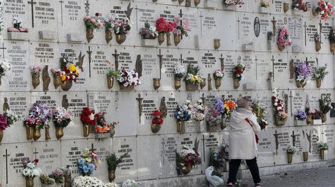 Miles de madrileños enterrados en ataúdes alegales: solo hay tres modelos homologados 