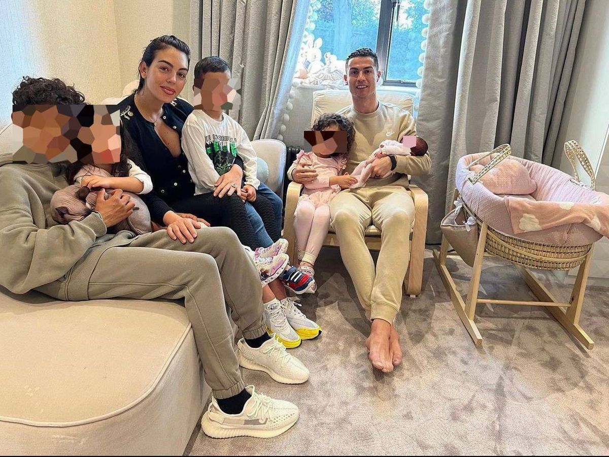 Foto: Imagen de la pareja con sus hijos al completo. (Instagram)