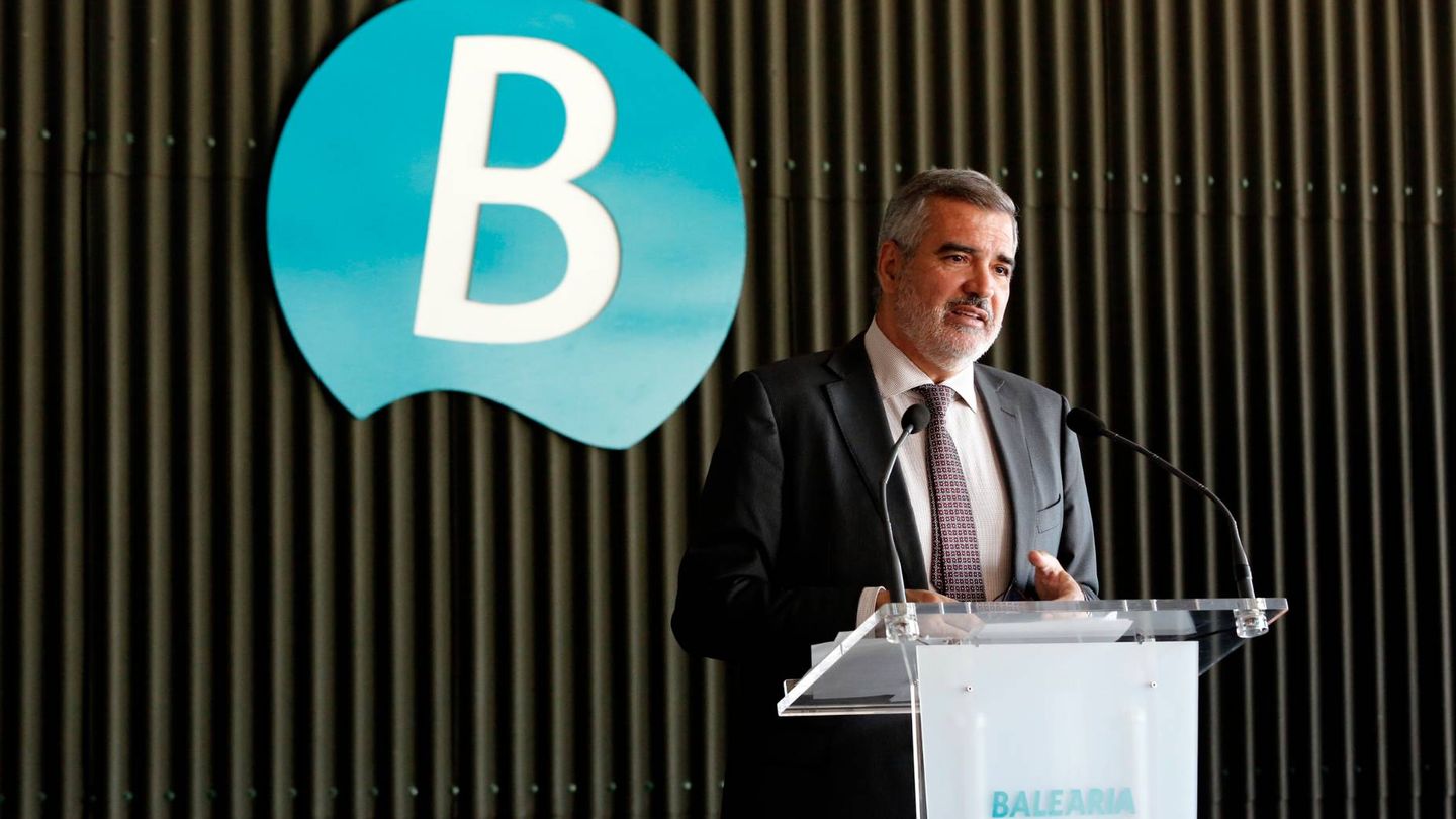 El presidente y máximo accionista de Baleària, Adolfo Utor, en la presentación de resultados de 2017 de la compañía en Dénia. (EFE)