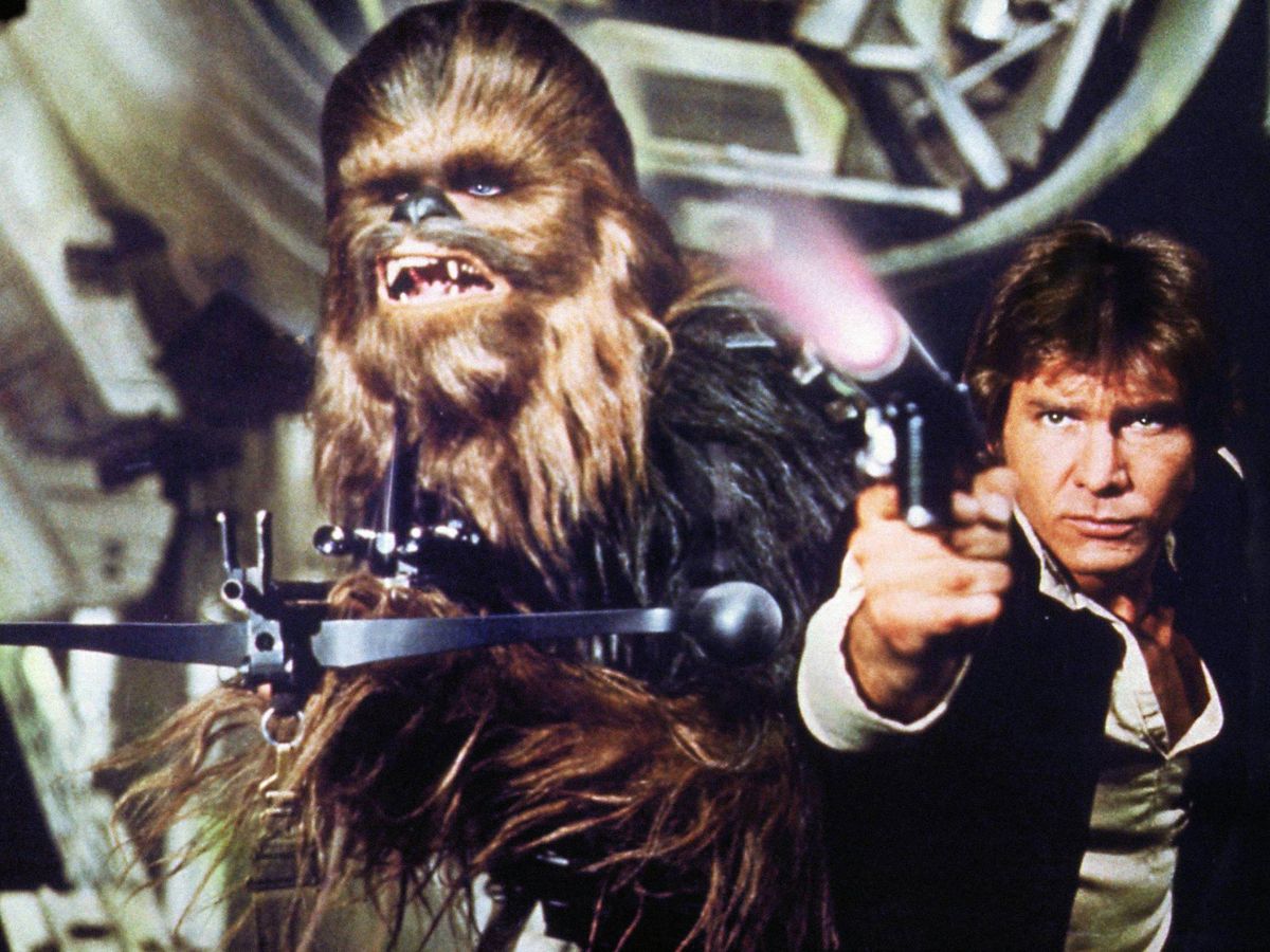 Foto: Peter Mayhew y Harrison Ford, en el 'Star Wars' de 1977. (CP)