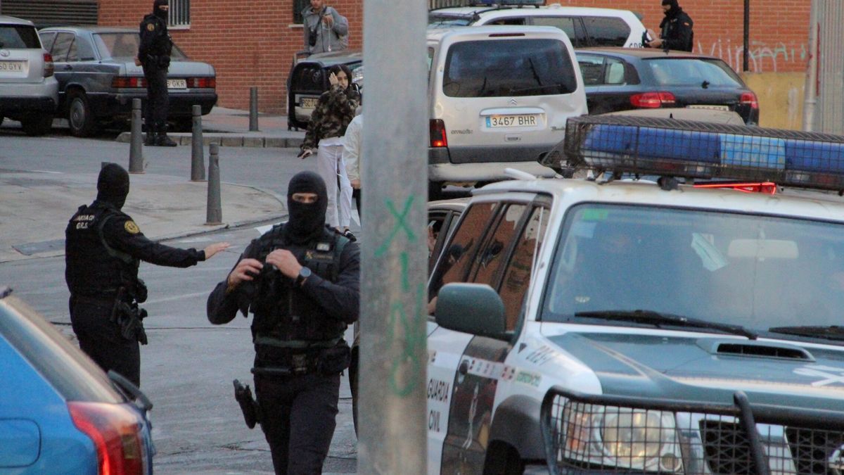 Investigan decenas de tiros al aire y pintadas amenazantes en dos barriadas de Ceuta