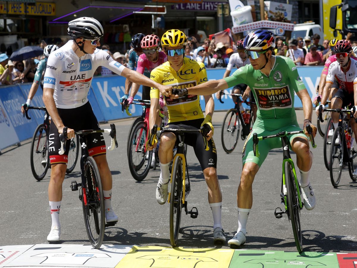 Foto: Tadej Pogacar, Jonas Vingegaard y Wout Van Aert, en el Tour de Francia. (Reuters/Gonzalo Fuentes)