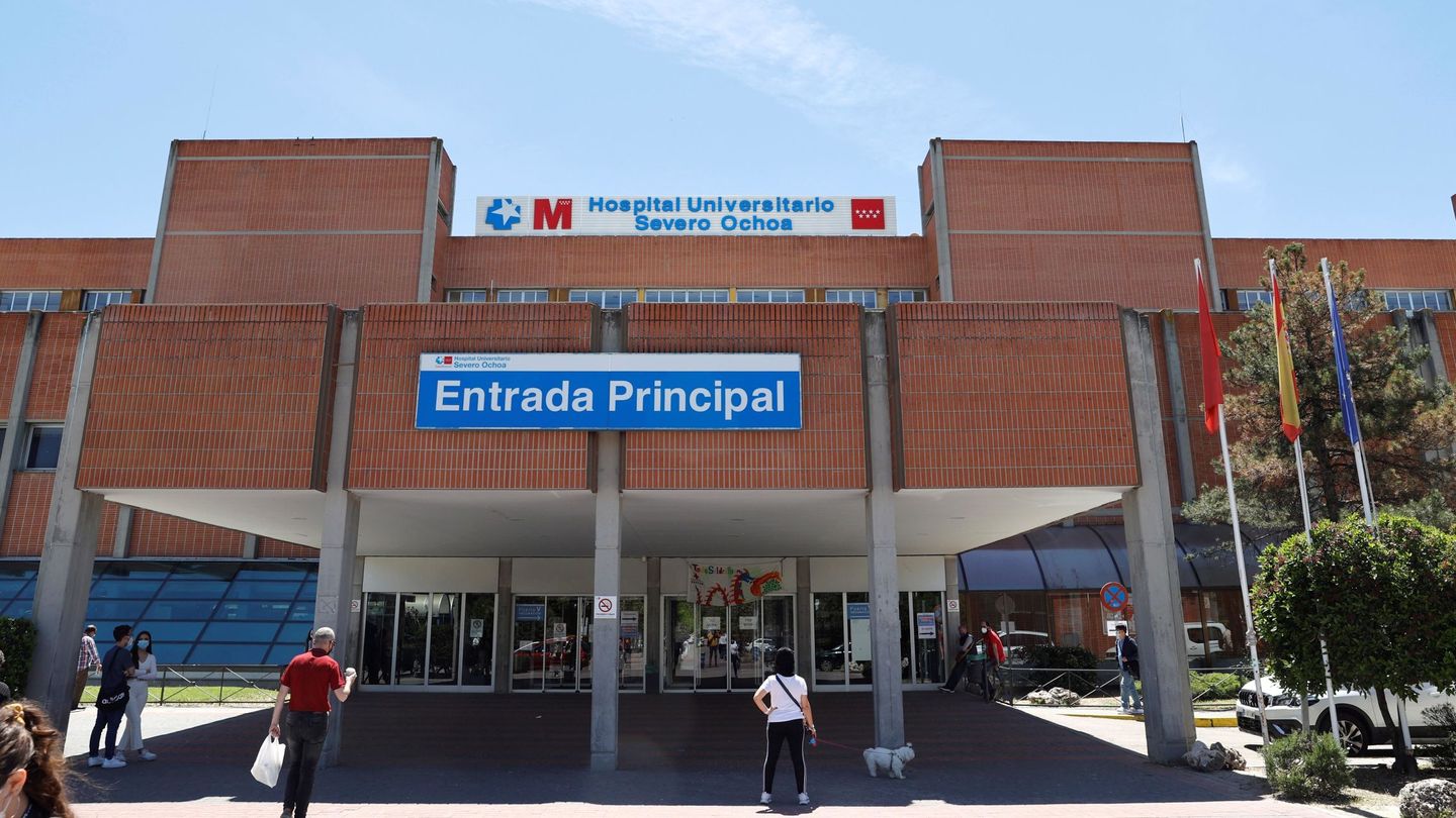 Fachada del Hospital Severo Ochoa de Madrid, uno de los 67 hospitales públicos en España que usan el 'software' Selene. (EFE)