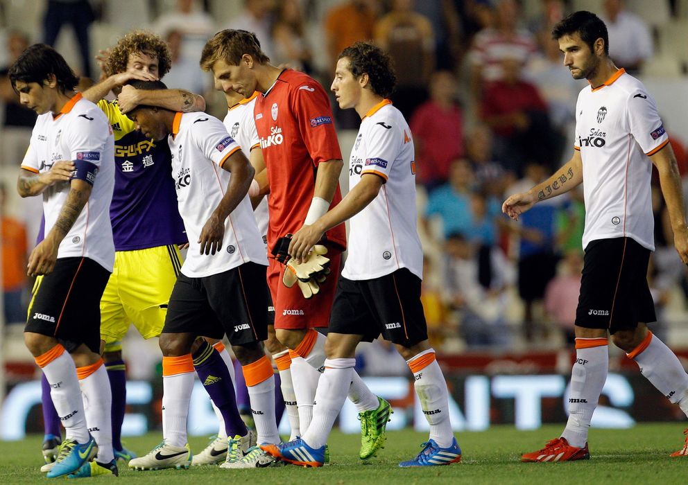 Foto: Los jugadores del Valencia al término del partido (Efe).