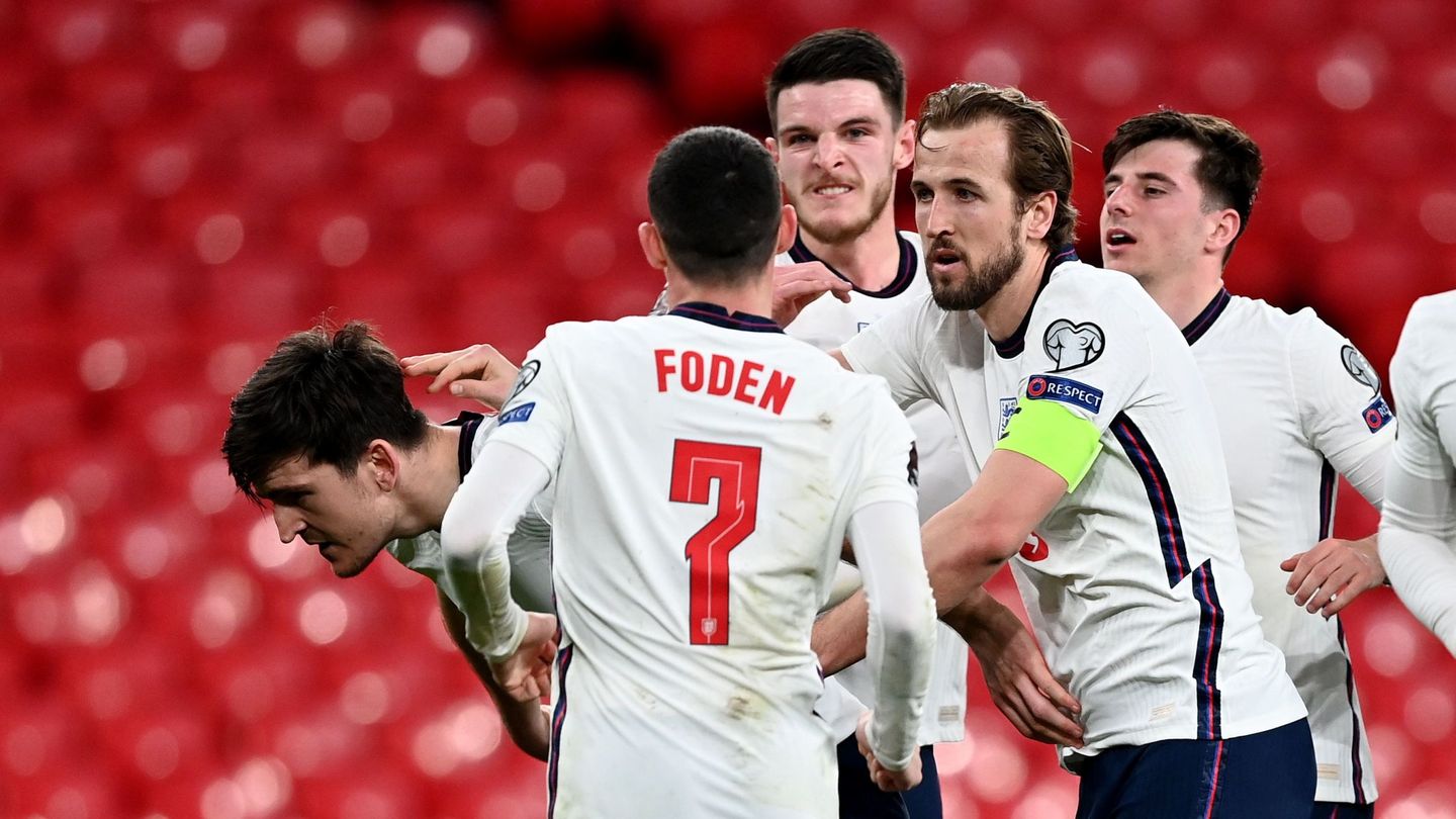La selección inglesa celebra un gol de Maguire. (Reuters)