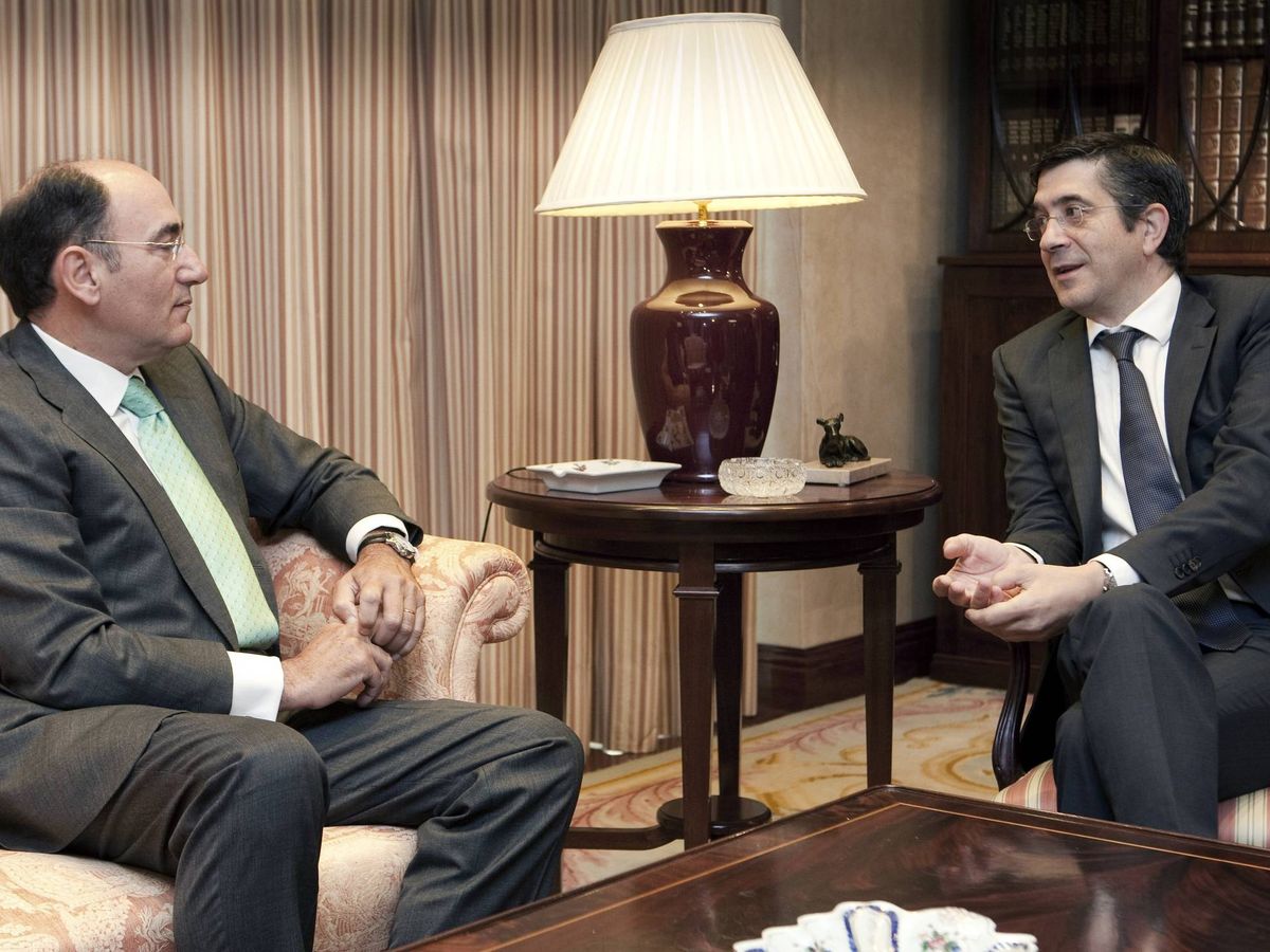 Foto: Patxi López (d) y el presidente de Iberdrola, Ignacio Sánchez Galán. (EFE/David Aguilar)