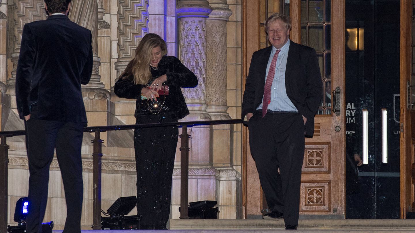 Una de las pocas imágenes de Boris Johnson y Carrie Symonds juntos. (Getty)