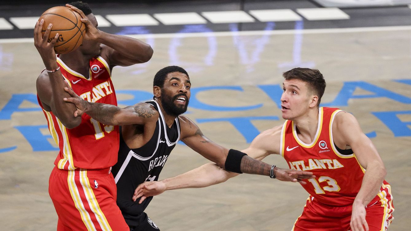 Irving, contra Atlanta, en un partido reciente. (Reuters)