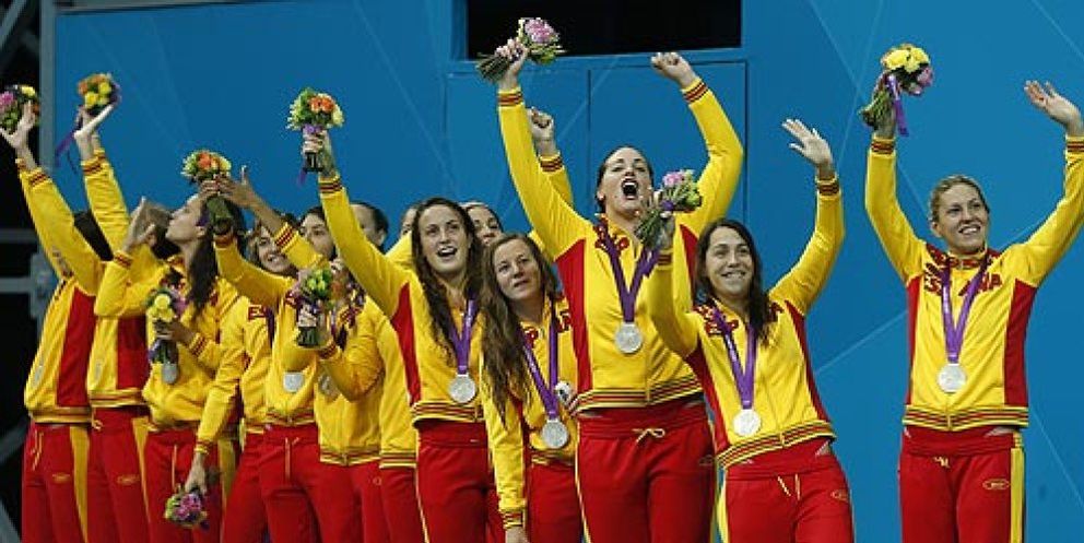 Foto: "Yo soy español, español, español", así recibieron la medalla de plata las chicas de waterpolo