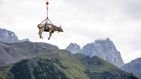 ¿Por qué las vacas suizas son alimentadas por helicóptero?