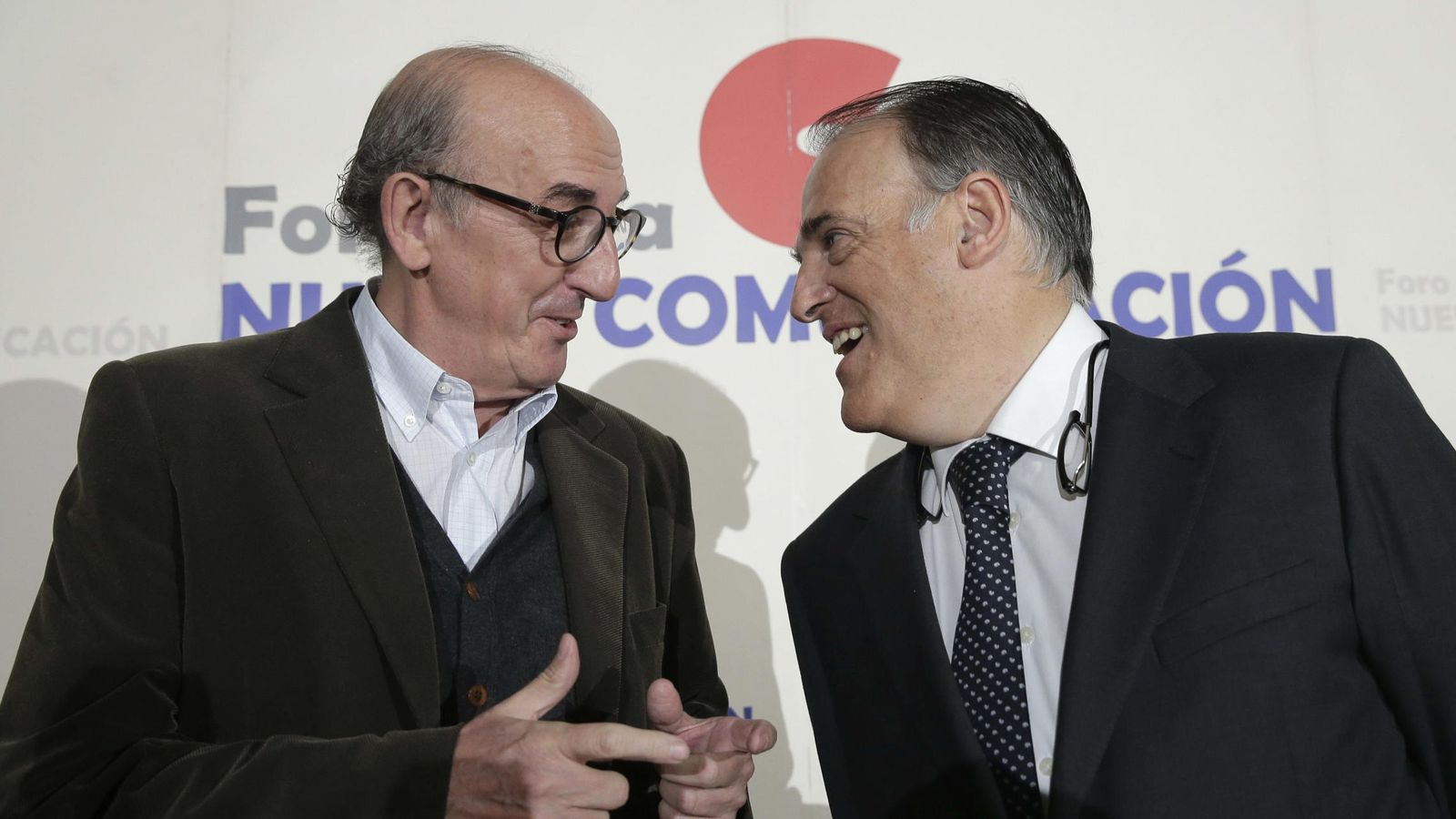 Foto: Jaume Roures, presidente de Mediapro, y Javier Tebas, presidente de LaLiga. (EFE)