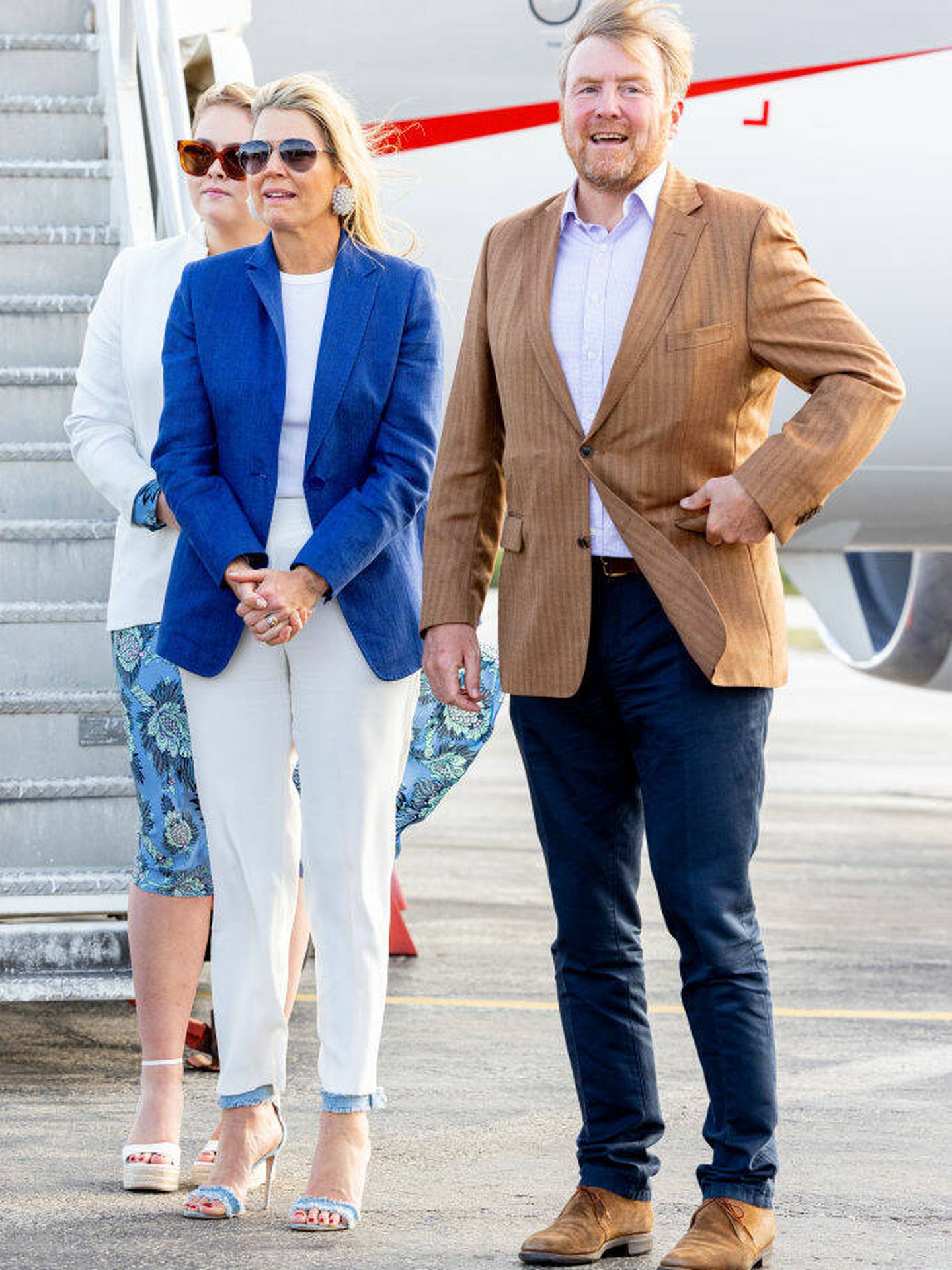 Máxima y Guillermo de Holanda, junto a su hija Amalia a su llegada a Bonaire. (Getty/Patrick van Katwijk)