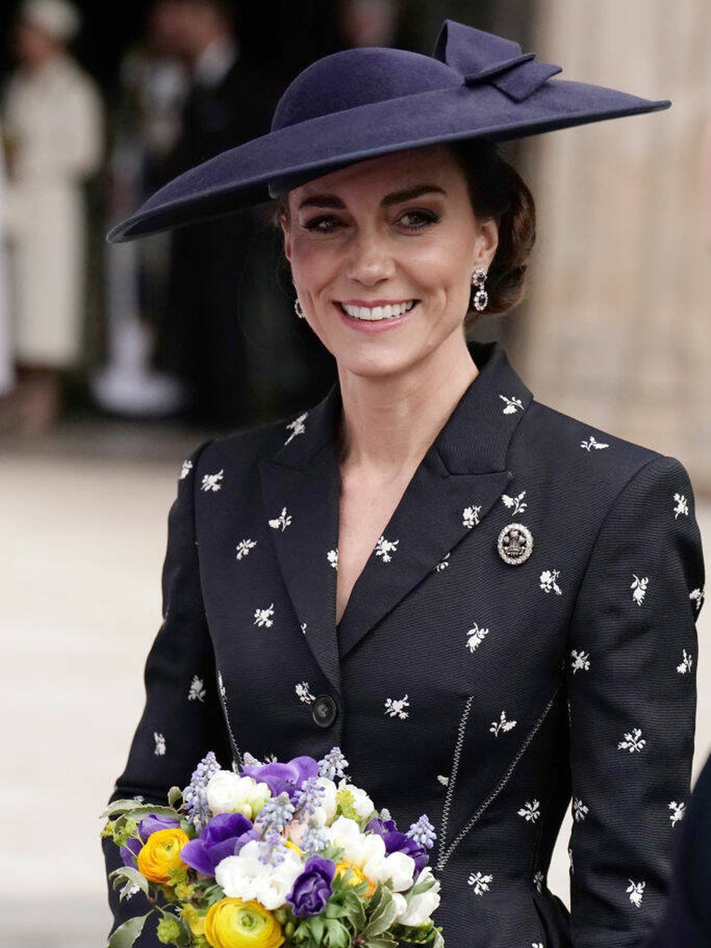 Kate Middleton posa en el día de la Commonwealth con el broche del príncipe de Gales. (Getty)
