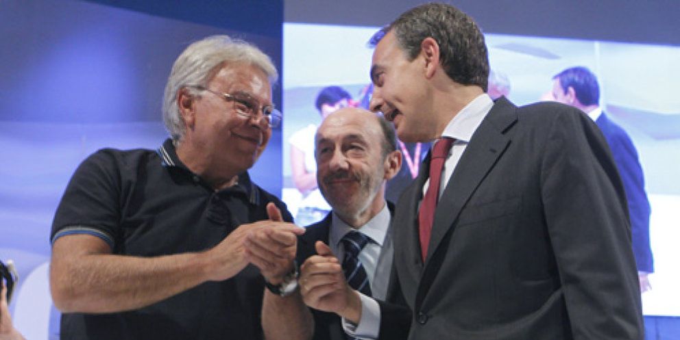 Foto: Felipe González eclipsa a Rubalcaba y Zapatero en la Conferencia del PSOE