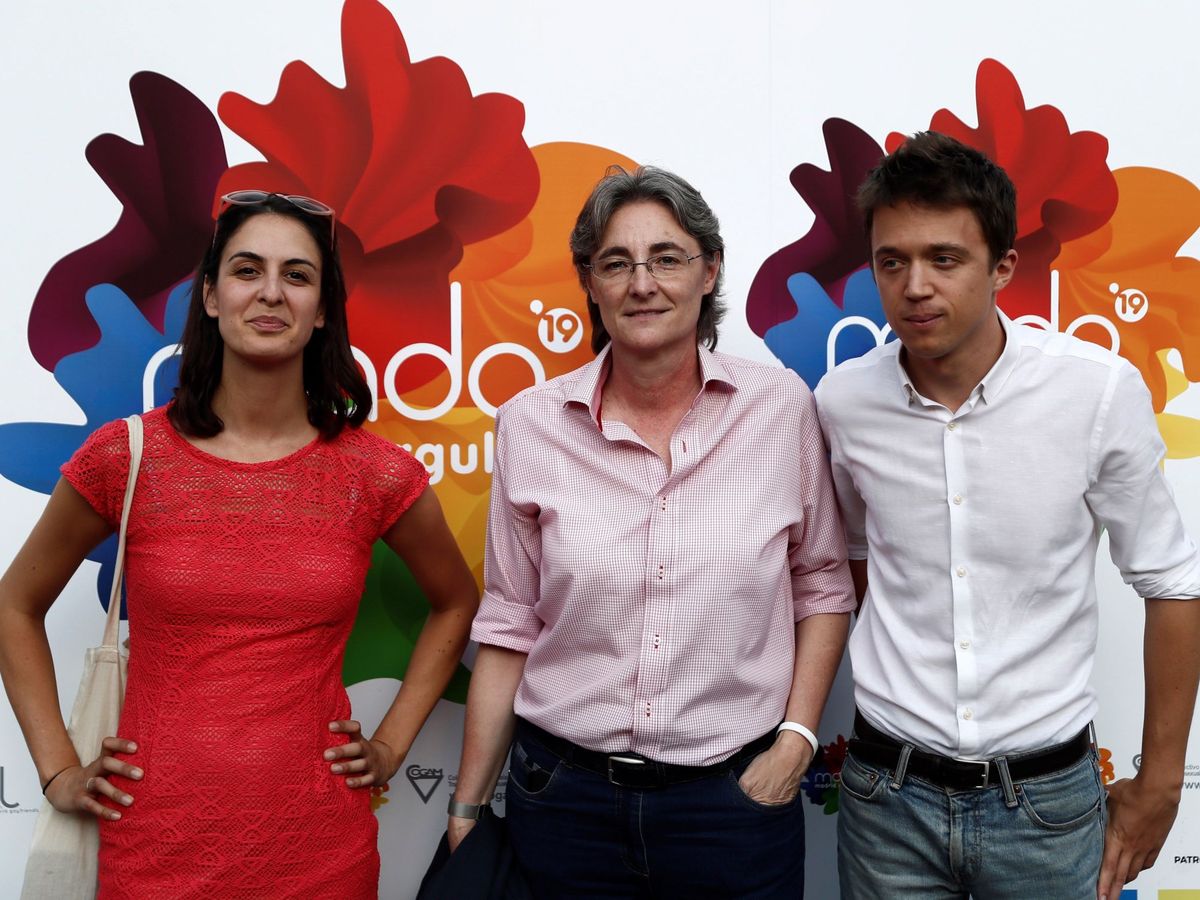 Foto: Rita Maestre (i), Marta Higueras (c) e Iñigo Errejón (d), durante la fiesta del Orgullo 2019 en Madrid. (EFE)