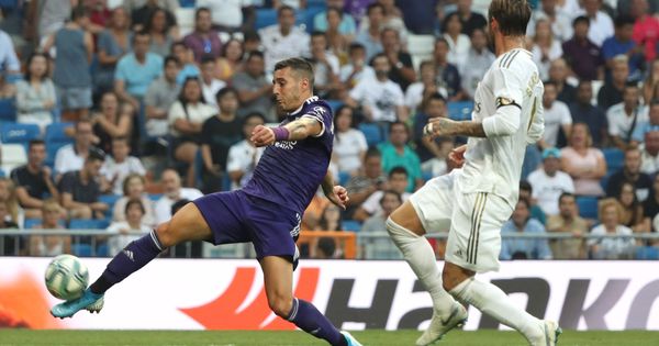 Foto: Sergi Guardiola intenta finalizar una jugada del Valladolid. (EFE)