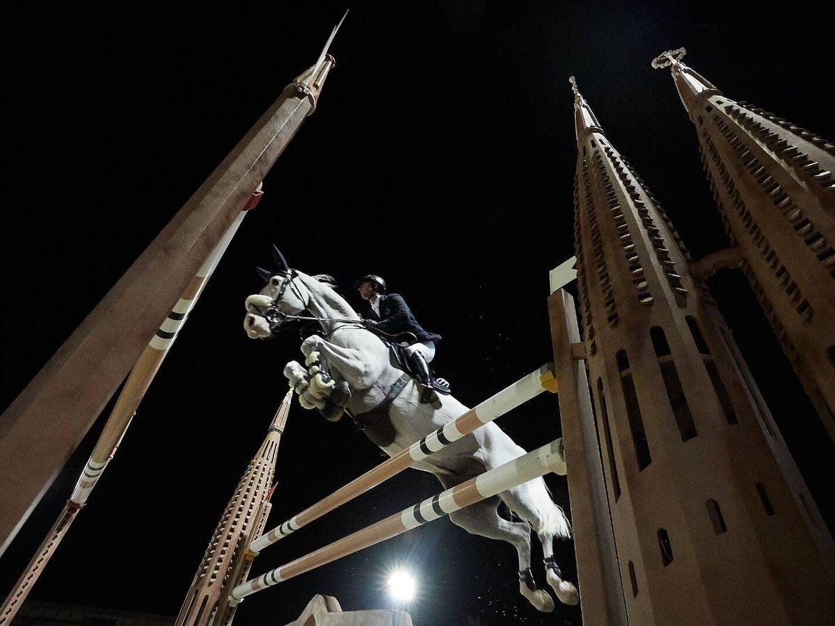 Foto: Un caballo salta en el Real Club de Polo de Barcelona. (Getty)