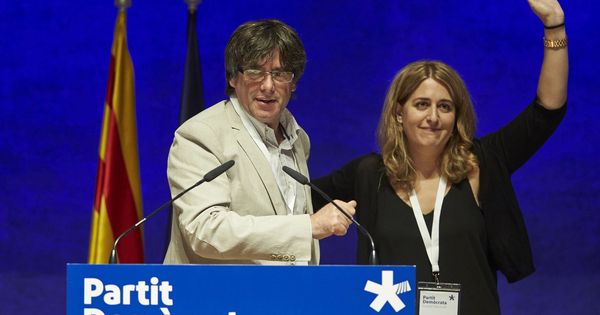 Foto: Carles Puigdemont y Marta Pascal en un acto en 2017. (EFE)