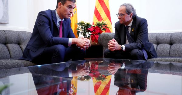 Foto: Pedro Sánchez y el 'president' de la Generalitat, Quim Torra, este 20 de diciembre en el palacio de Pedralbes. (Reuters)