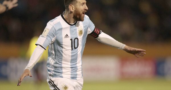 Foto: Messi celebra uno de los goles ante Ecuador. (EFE)