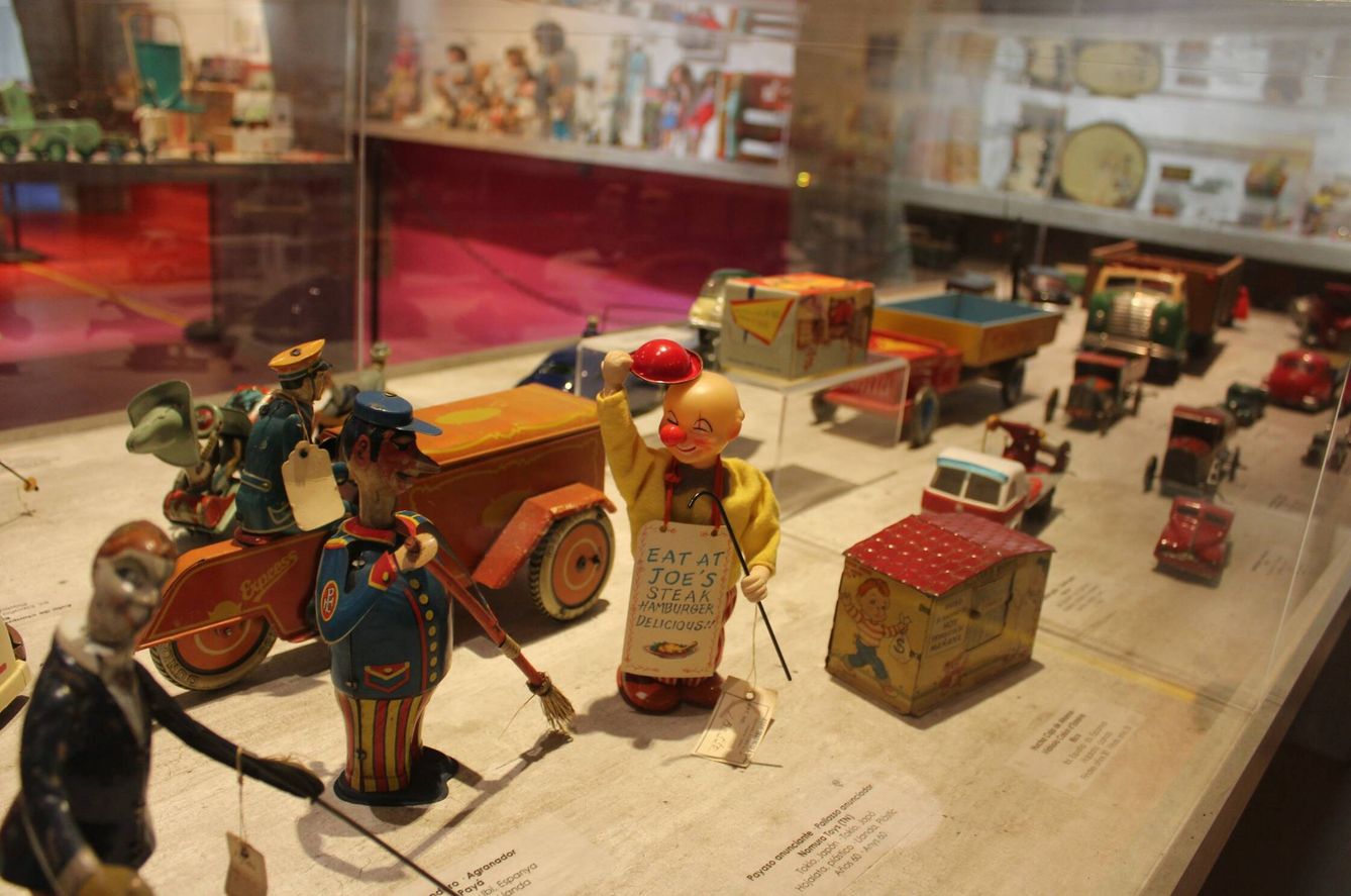 Más juguetes en el Museo de Ibi.