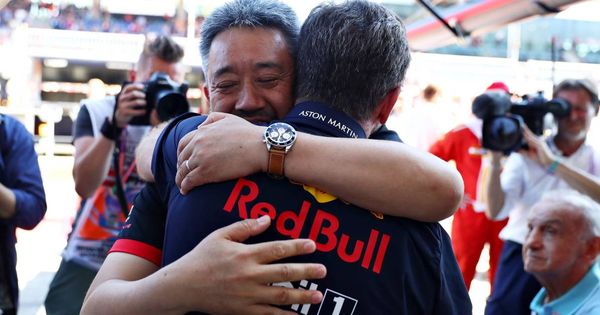 Foto: Dos jefes en un abrazo. (@HondaRacingF1)