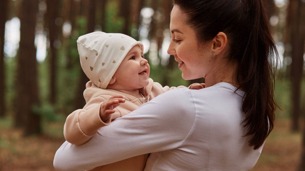 6 reglas para hablar con un  bebé de manera adecuada, por el psicólogo Álvaro Bilbao