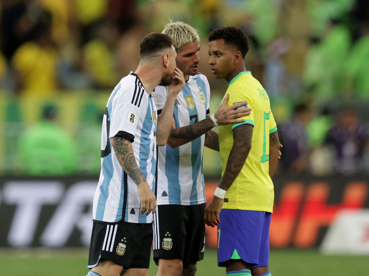 Foto: Messi, De Paul y Rodrygo, en el Brasil-Argentina. (Reuters/Ricardo Moraes)