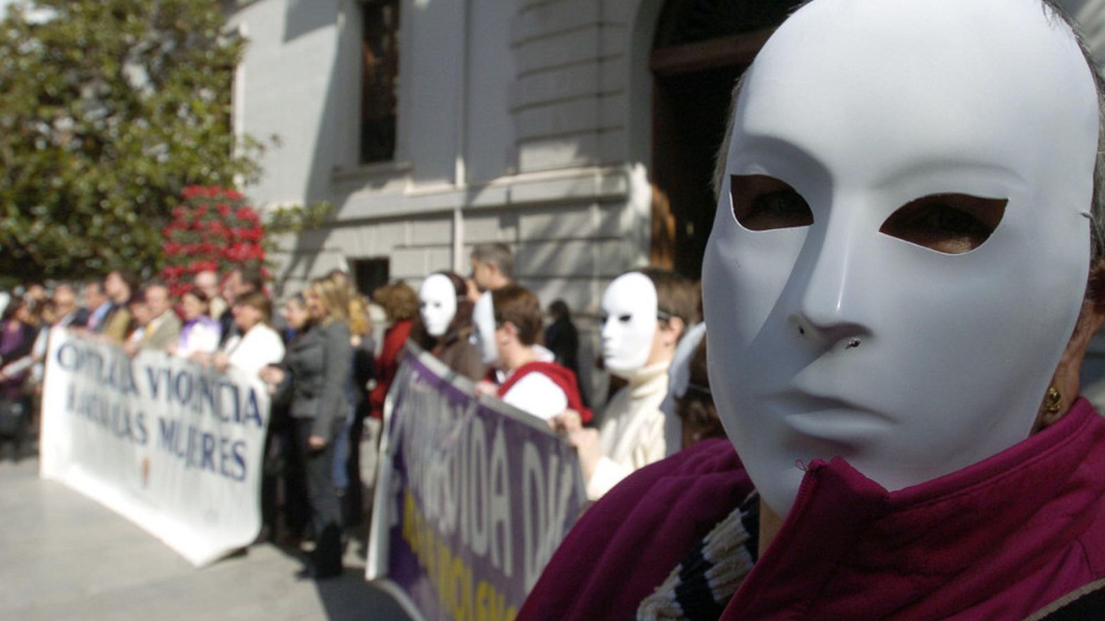 Foto: Manifestación contra la violencia de género en Granada. (Efe)
