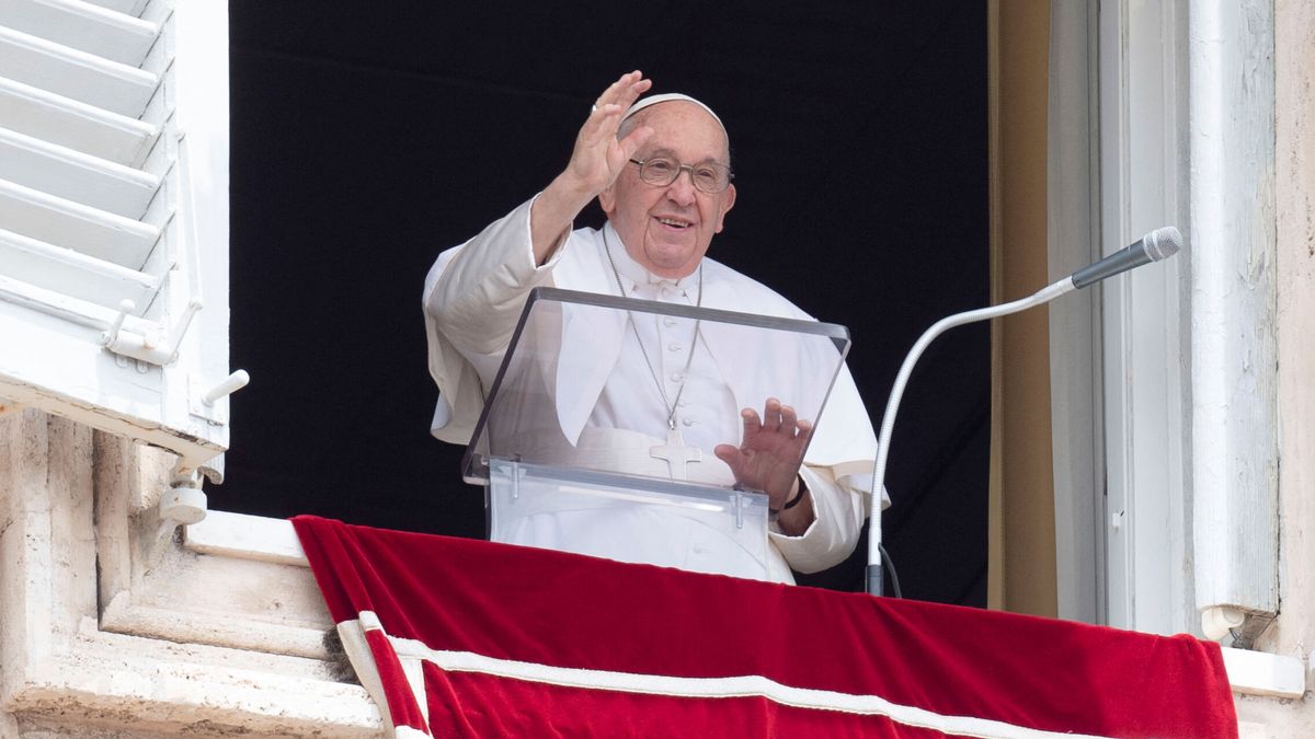 El Papa regresa al Vaticano tras someterse a un control médico programado