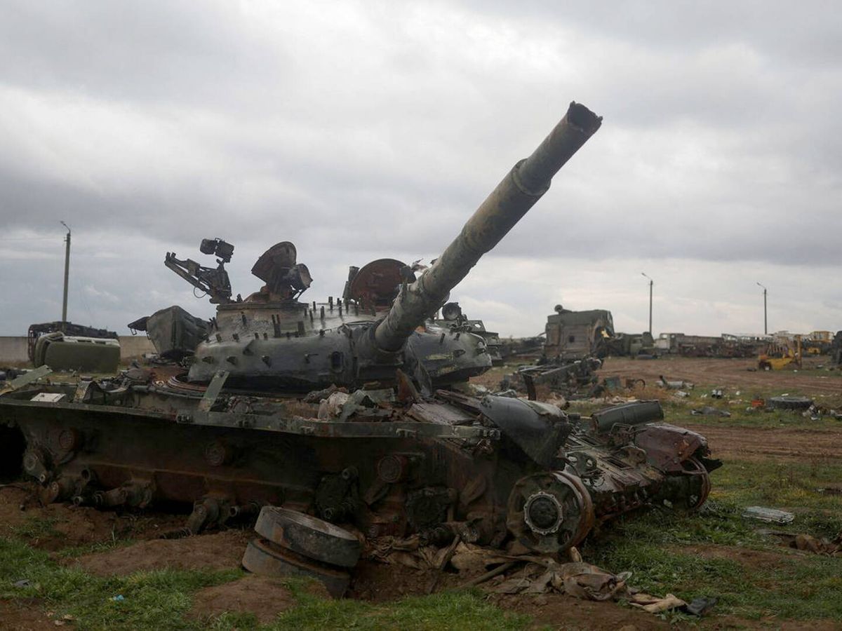 Foto: Un tanque ruso destruido en Ucrania.