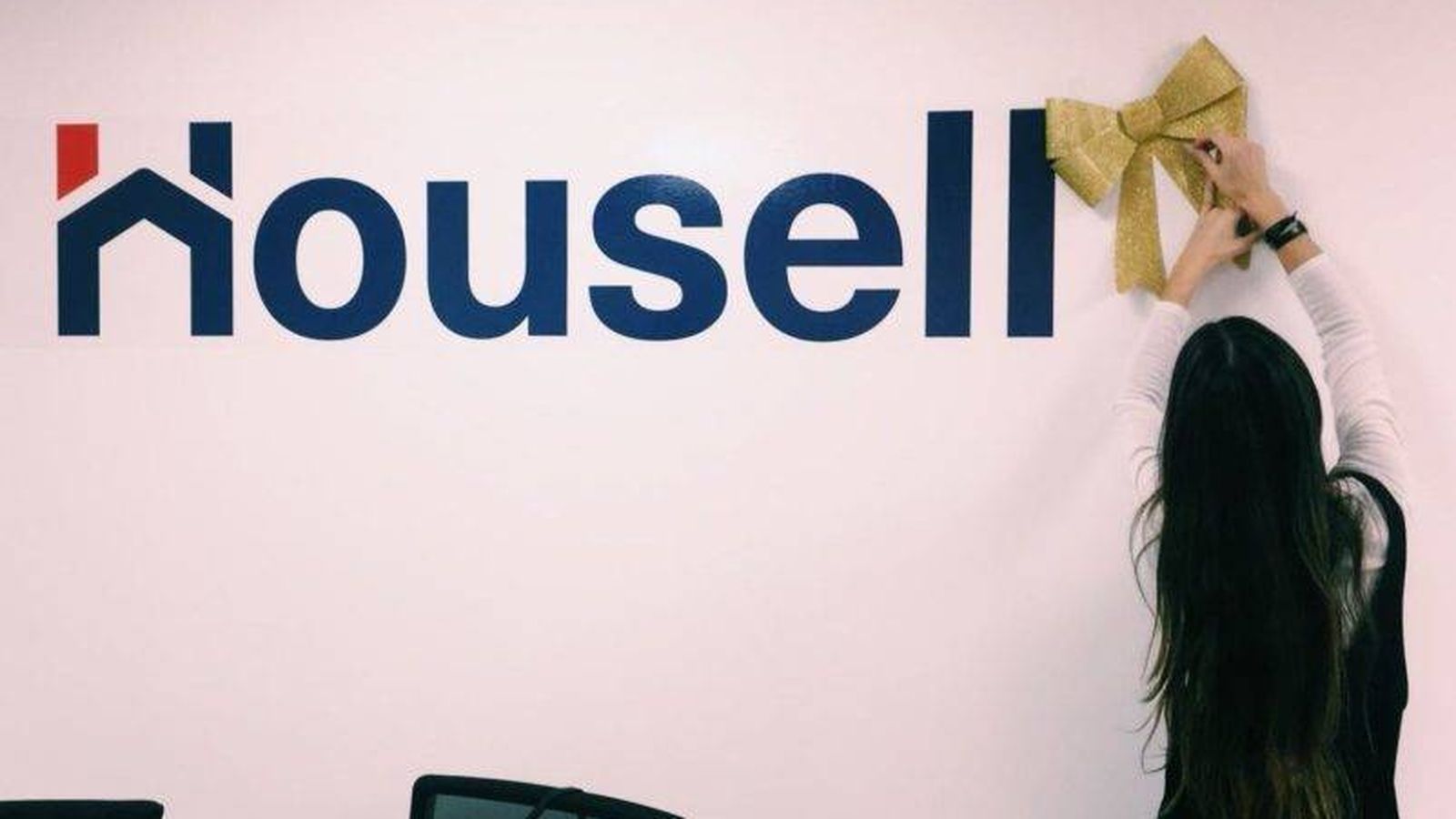 Foto: Logo de Housell en unas oficinas.