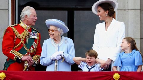 Las mejores fotos del Jubileo de Platino de Isabel II: carruajes, aviones, tocados y gritos 