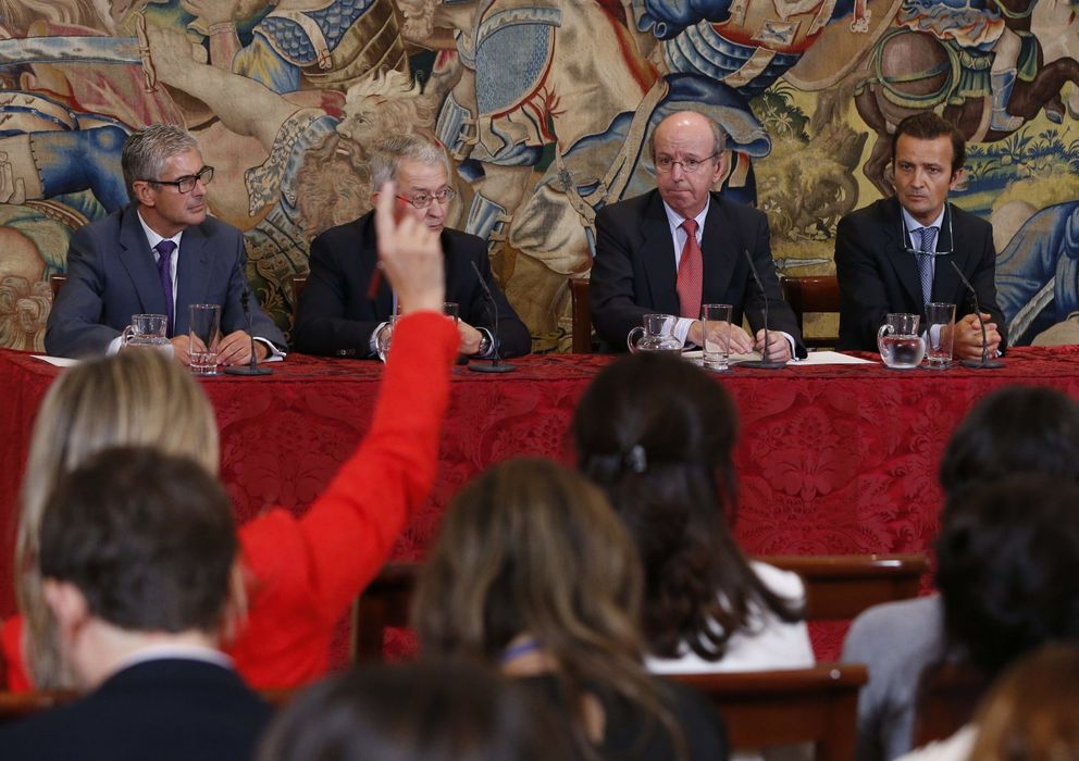 Foto: Rueda de prensa en la que se anunció que el Rey será operado en Madrid. (Efe)