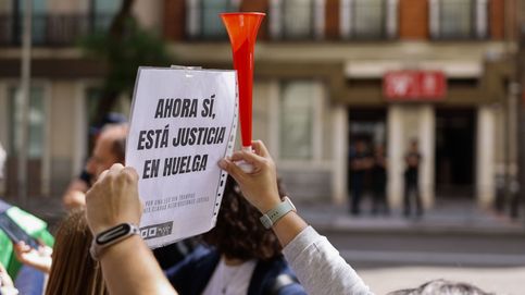 La huelga de los juzgados pone al límite a los abogados: Algunos han dejado la profesión