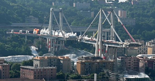 Foto: Demolición del Puente Morandi (Efe)