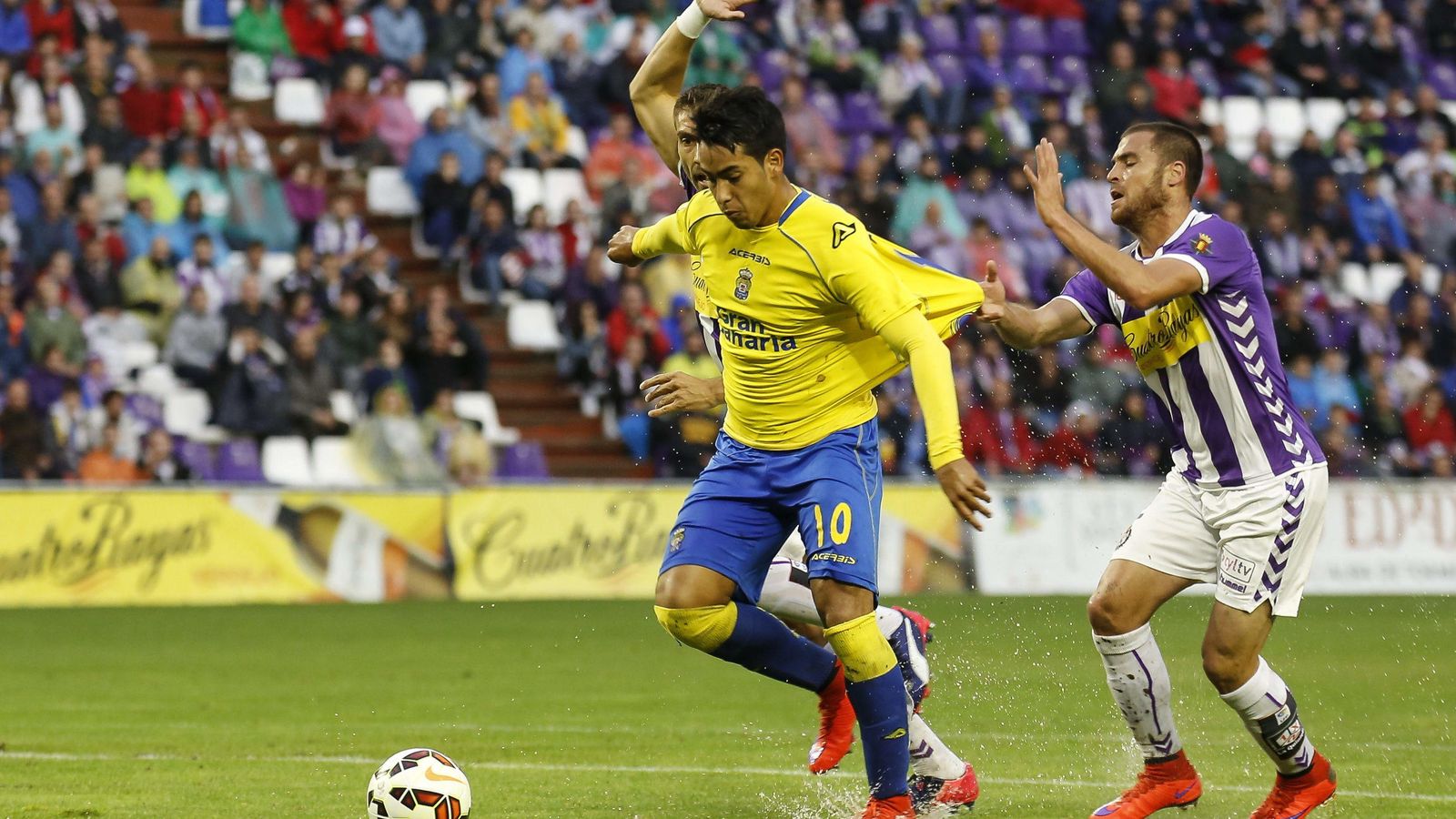 Foto: Araujo en la jugada del gol de Las Palmas (Efe).