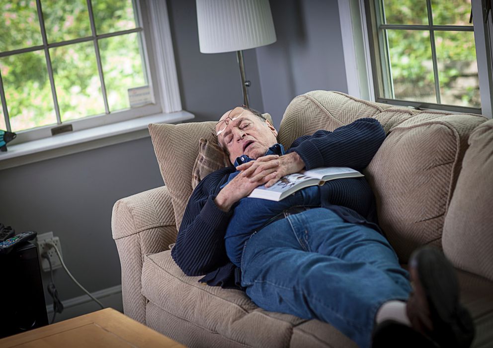 Foto: Los perjuicios para la salud de dormir la siesta podrían aparecer cuando esta dura más de una hora. (Corbis)