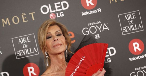 Foto: Bibiana Fernández, a su llegada a la 32 edición de los Premios Goya. (EFE)